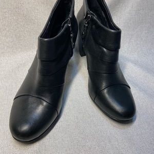 Connie Women’s Black Leather Ankle Boots. Size 9,5